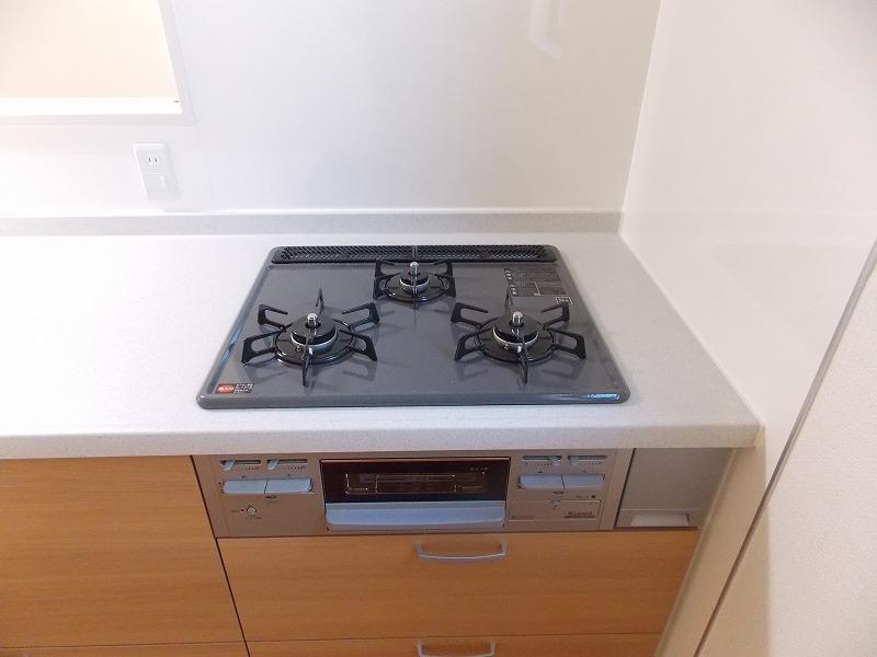 Kitchen. It is gas specification! Firepower also strongly, Stir-fry, such as fried rice ・ Others will show their ability in a variety of dishes! ! (^_^) / ◆ It becomes the same specification photo ◆
