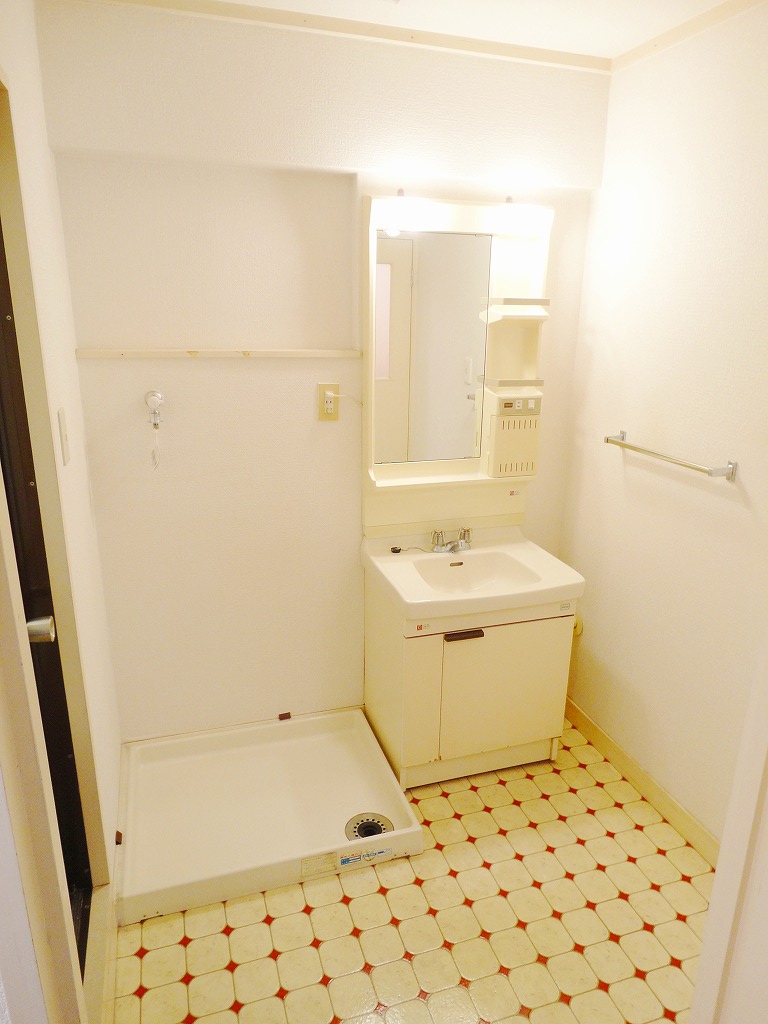 Washroom. Spacious basin undressing room ☆ 