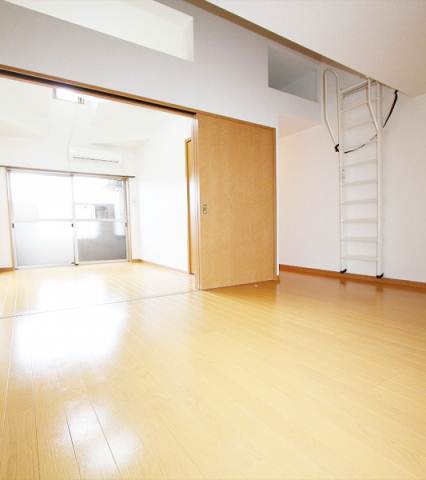 Living and room. OK also use by connecting!