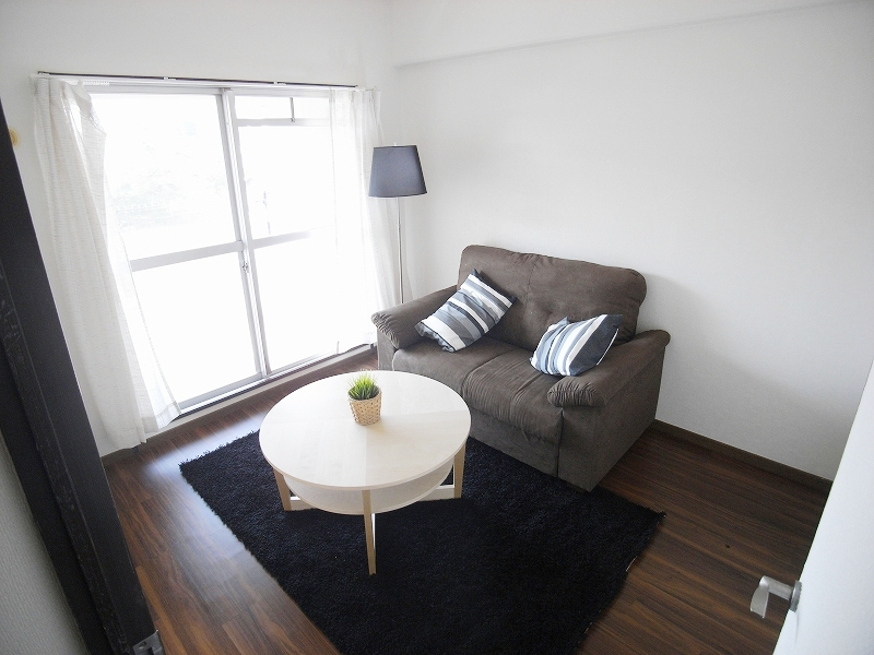 Living and room. It can be divided 2DK if the living room and bedroom