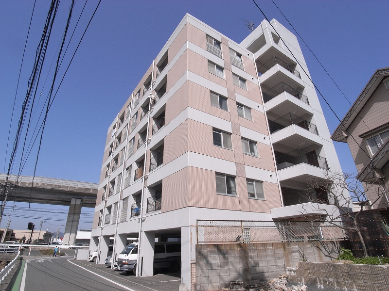 Building appearance. Mansion Type was a sunny Bari'