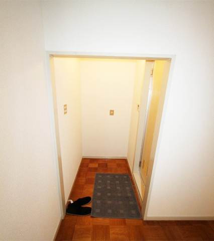 Other room space. There dressing room space