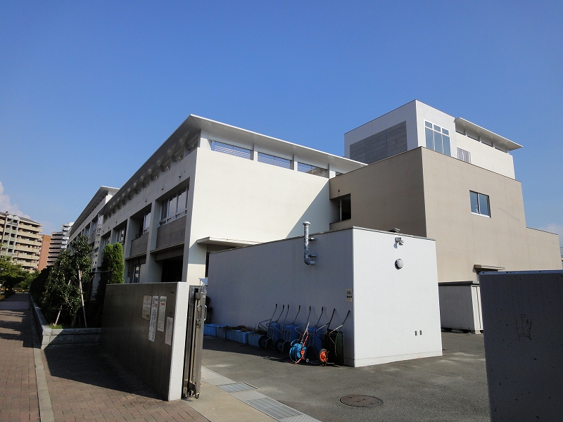 Junior high school. 1400m to Fukuoka Municipal Meinohama junior high school (junior high school)