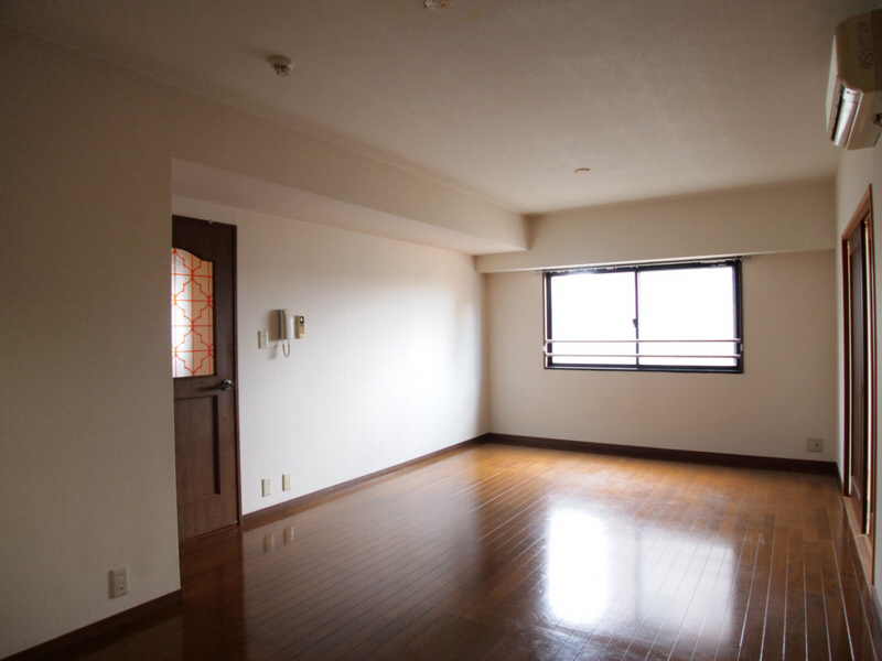 Living and room. There is also have a feeling of opening window.