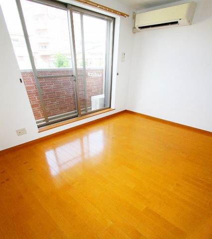 Living and room. Of course, it comes with air conditioning