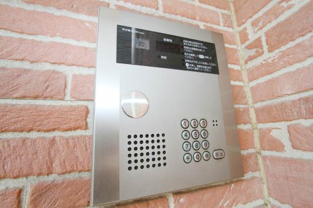 Other common areas. Woman in the auto-lock also safe