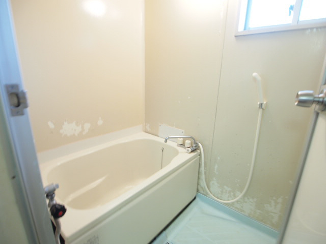 Bath. Ventilation good bathroom with window. 