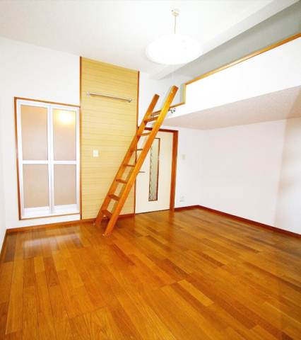 Living and room. The initial costs are also kept eyes