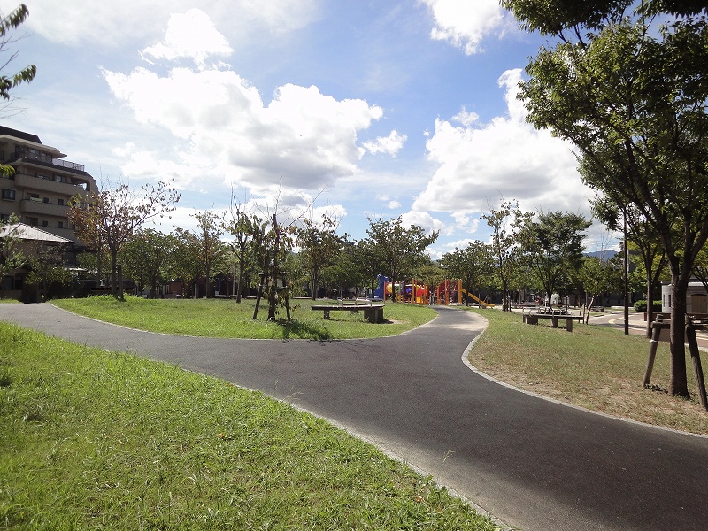 park. Meinohama 766m to Central Park (park)