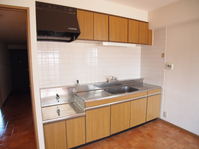 Kitchen. Receipt, It is widely easy-to-use kitchen in both the cooking space.