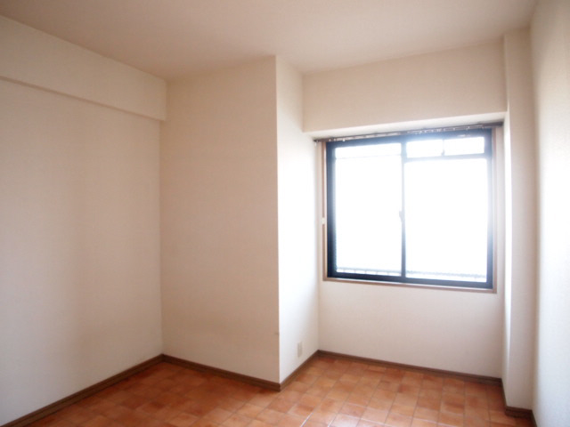 Other room space. Western-style lighting is adequate from a large window also 6 Pledge.