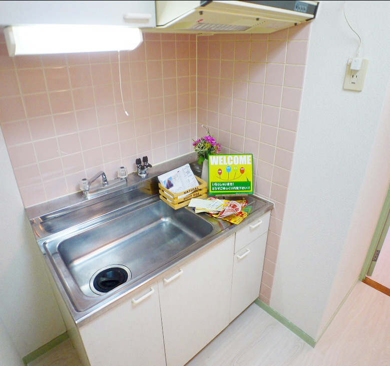 Kitchen. Two-burner gas stove bring-your-own type