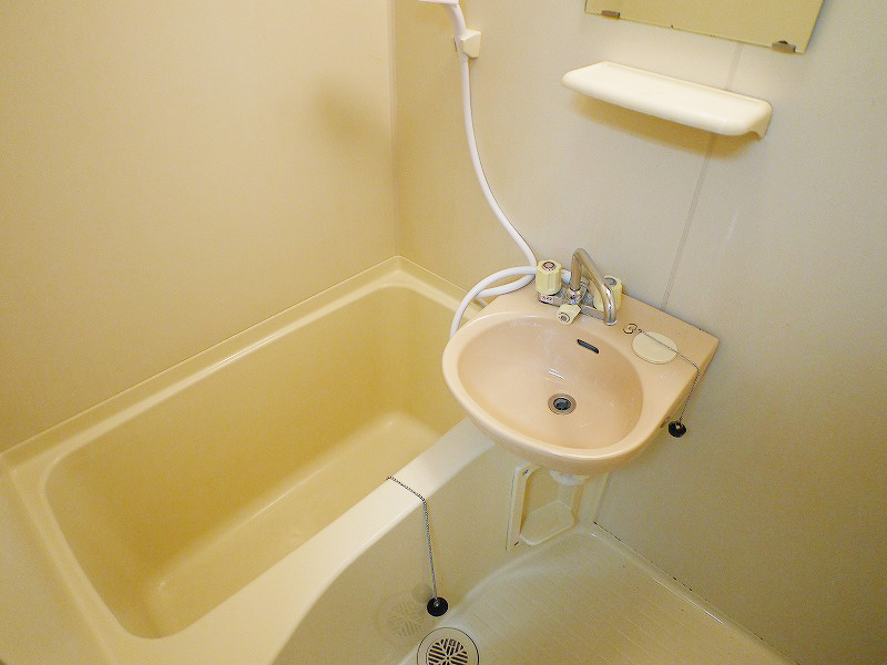 Bath. bath ・ It is another toilet