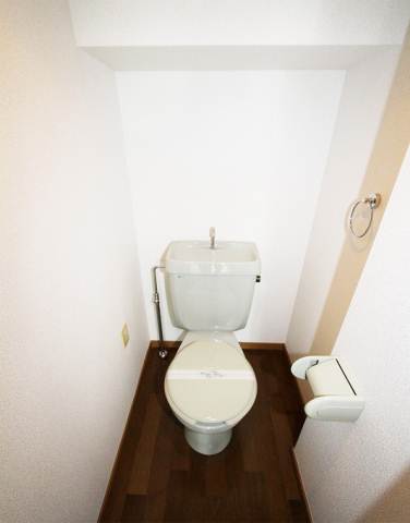 Toilet. bus ・ It is another toilet