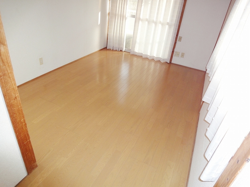 Living and room. This flooring! ! 