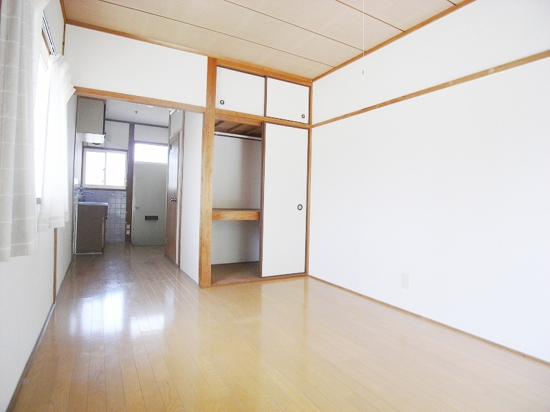 Living and room. This your rent within walking distance of a free ring to the station! ! 