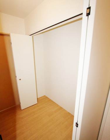 Receipt. Plenty of entrance storage