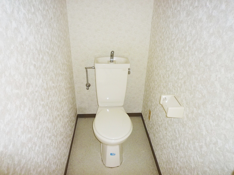 Toilet. It is the restroom