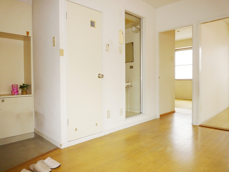 Living and room. Dining is bright ~