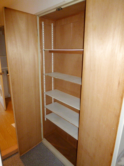 Receipt. Entrance storage. Shoes into any boots.