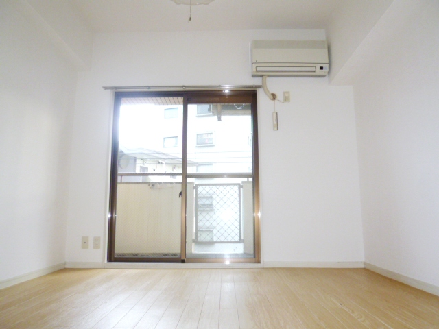 Living and room. Western-style with a clean.