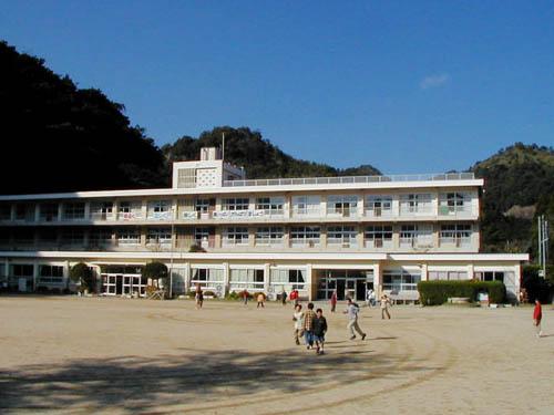 Primary school. Arita until elementary school 386m