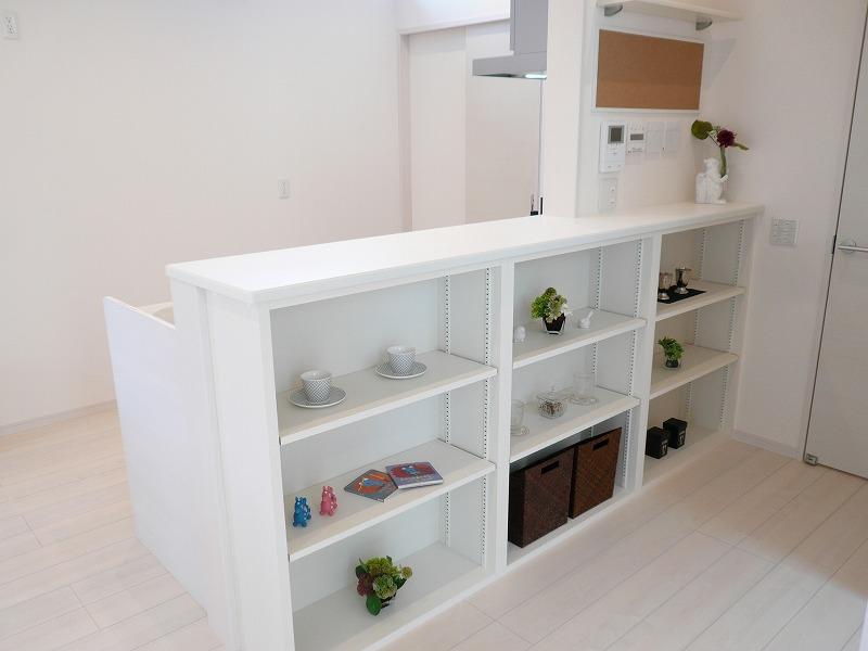 Receipt. Living room of the storage shelf.