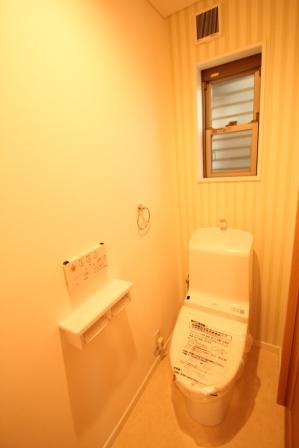 Entrance. 1st floor ・ Second floor toilet Bidet