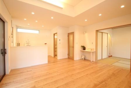 Living. Living Image Perth To increase the heavens in the face-to-face kitchen Is the LDK with an emphasis on convalescence of. "All rooms have LED lighting."