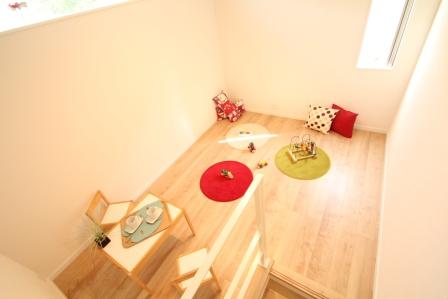 Non-living room. Kids Room There are wide 4 Pledge space a playground of children Since the independence of the room (^_^) glad your wife and think and put away toys