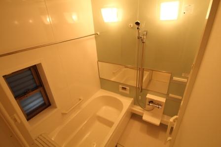 Bathroom. ventilation ・ Drying ・ With heating The timing of the rainy season Hoseru also laundry in the bathroom.