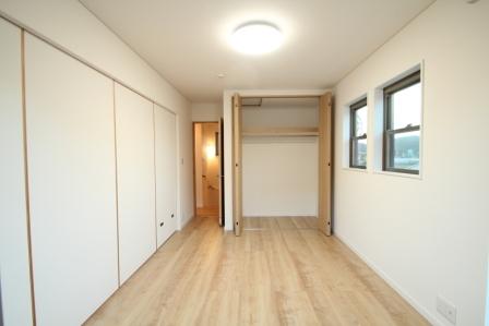 Same specifications photos (Other introspection). Western style room Available to remove and 12 Pledge spacious and space by a movable fixtures joinery Be used to change the size in the combined partition of the room to the lifestyle is also a feature of this property..