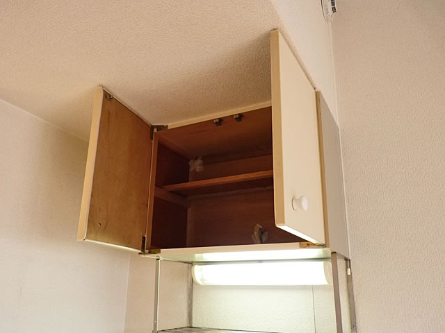 Receipt. Upper closet