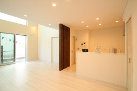 Living. ※ living Very bright and open impression in a synergistic effect of the large windows and atrium. The luxury of time is the time of relaxation ・ ・ .