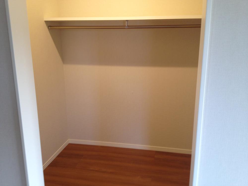 Receipt. Building B walk-in closet