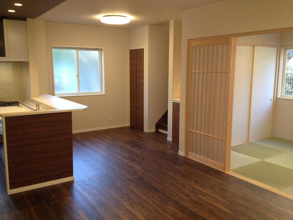 Other introspection. Building B kitchen and dining (12 May 2013) Shooting