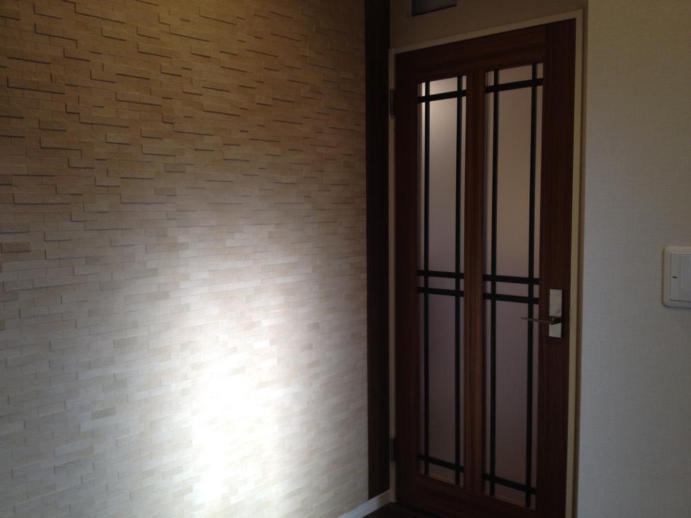 Entrance. Building B entrance Ecocarat