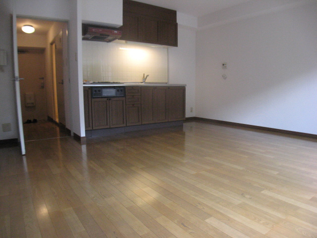 Living and room. Spacious You can use the LDK in the back kitchen.