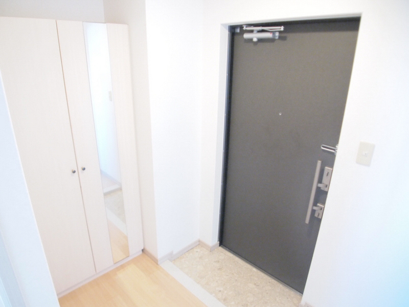 Entrance. Shoebox is also plenty of size