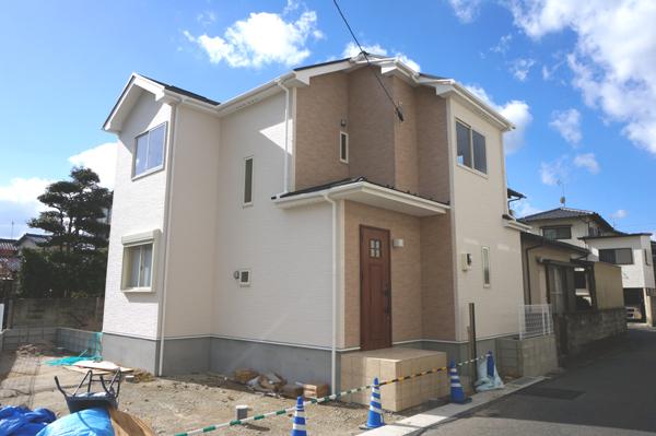 Local appearance photo. Local (11 May 2013) Shooting