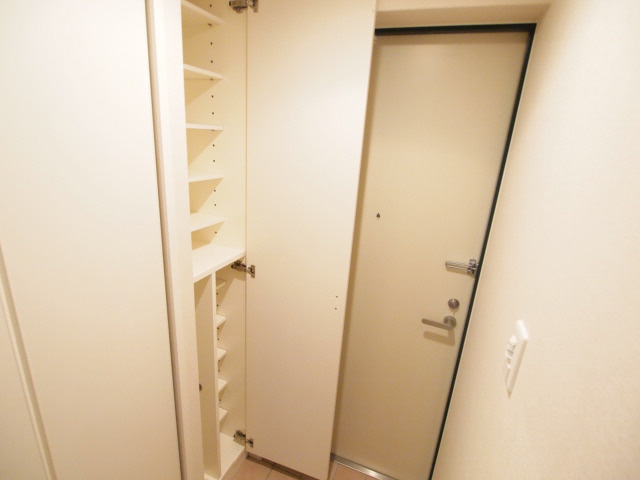 Entrance. Also many shoebox is happy