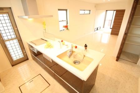 Kitchen. Island Kitchen All-electric ・ Dishwasher ・ Sink is our easy-care artificial marble sink.  [Use our Mononoke model photo] The color is undecided