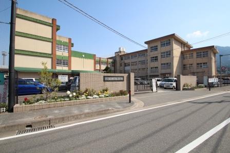 Junior high school. Infield until the elementary school 820m walk 11 minutes