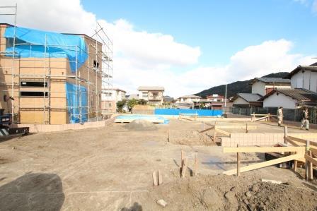 Local photos, including front road. All eight subdivisions to nurture the tee to the rich community Also good child-rearing environment, such as elementary school 11 minutes' walk It is a very quiet residential area.