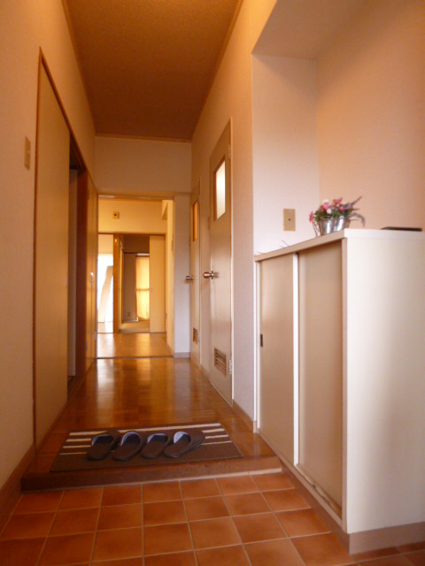 Entrance. Entrance and atmosphere good!