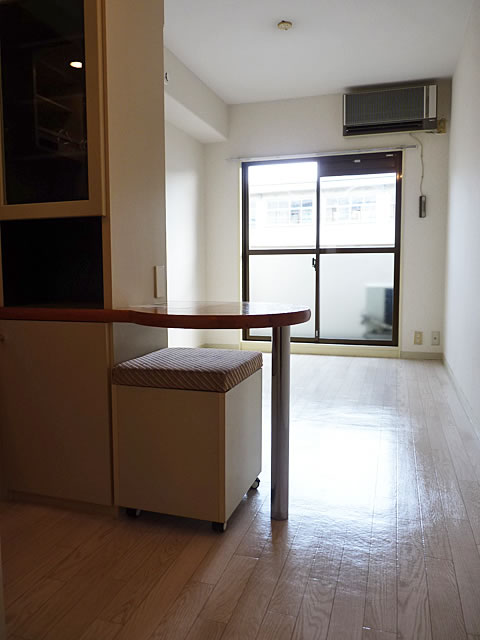 Living and room. Room 2