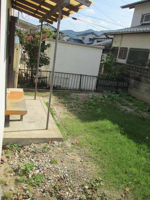 Garden. Large private garden! You can put two cars!