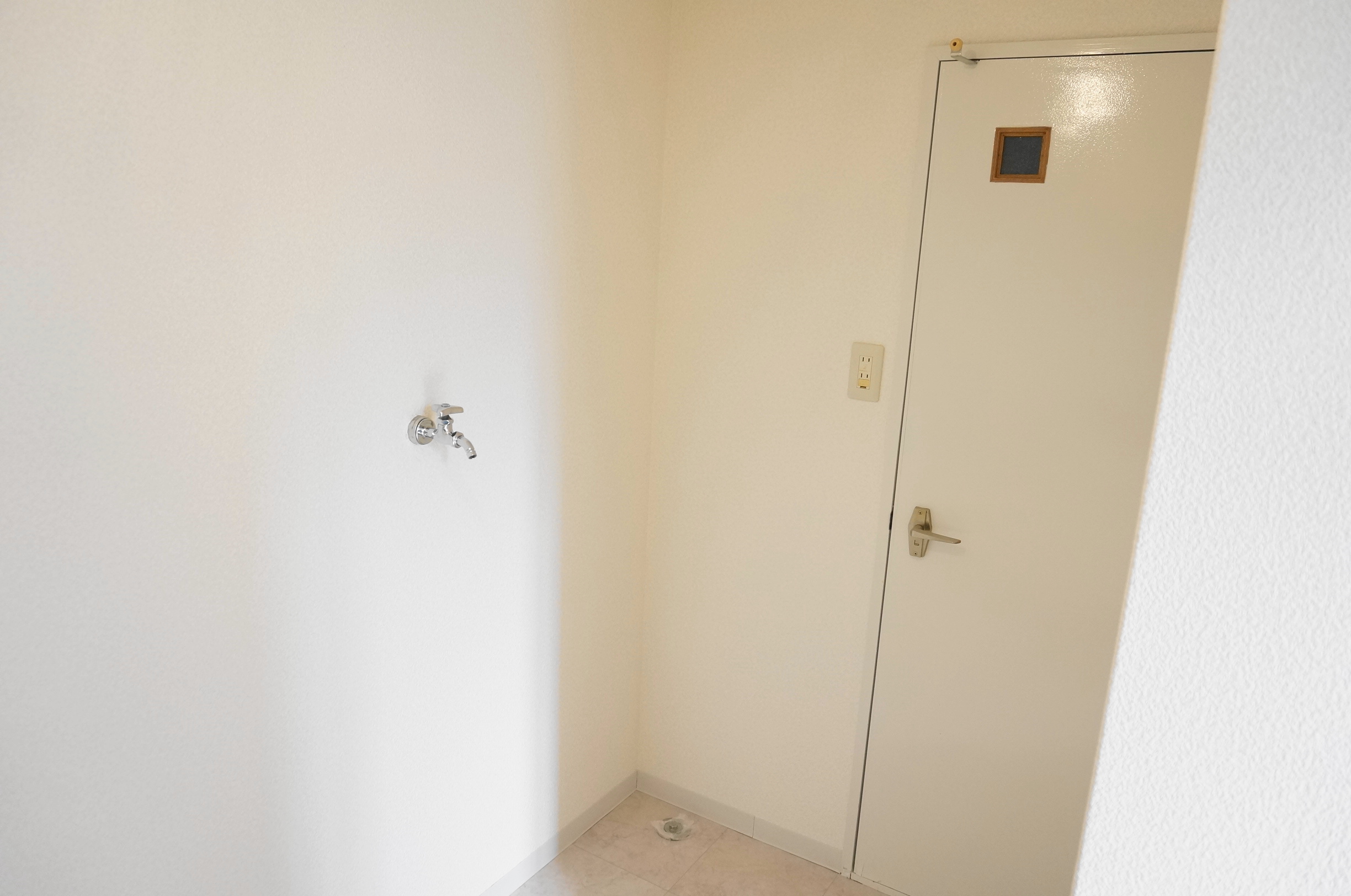 Other room space. Washing machine location