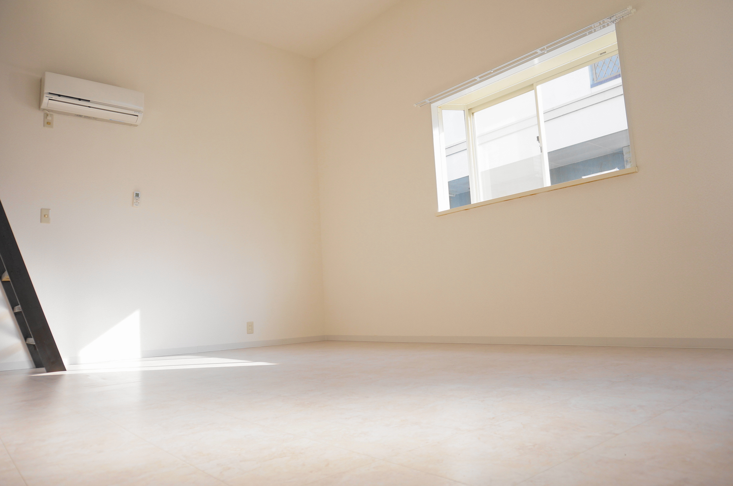 Living and room. Net Free ・ Furnished Home Appliances ・ Western-style room 12 Pledge