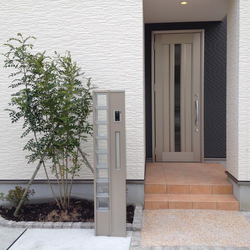 Entrance. Local (12 May 2013) Shooting